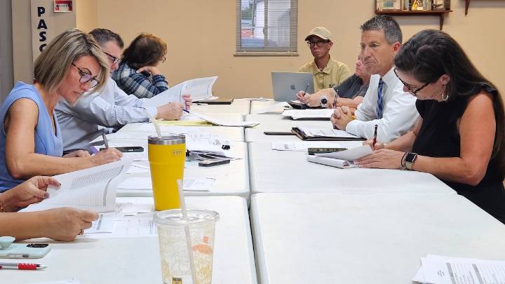 Florida education officials urge school districts to work around unions