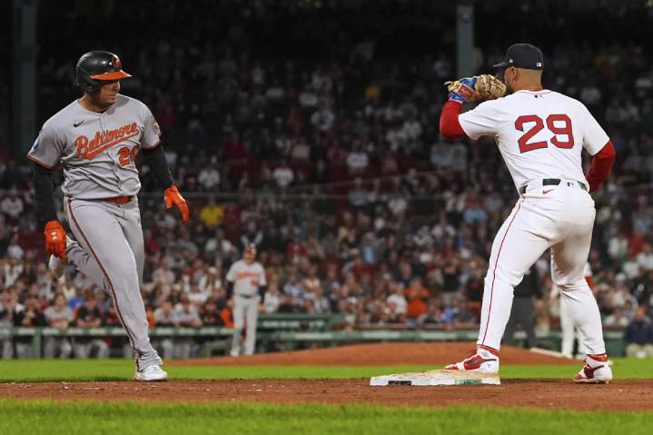 Orioles dilapidan ventaja, pero superan a Boston en 11 entradas