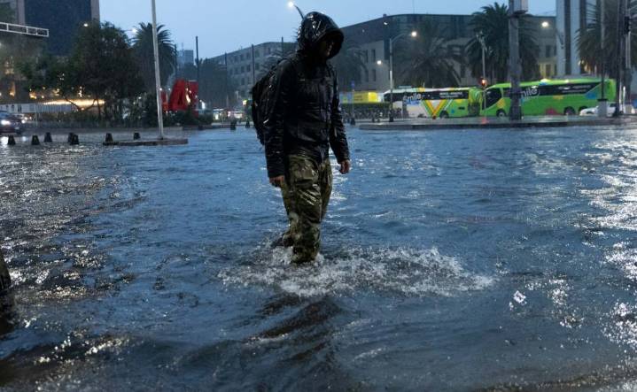 Lluvias dejan 23 encharcamientos, 29 árboles caídos y un deslizamiento de tierra en CDMX; cayeron más de 13 millones de metros cúbicos de agua