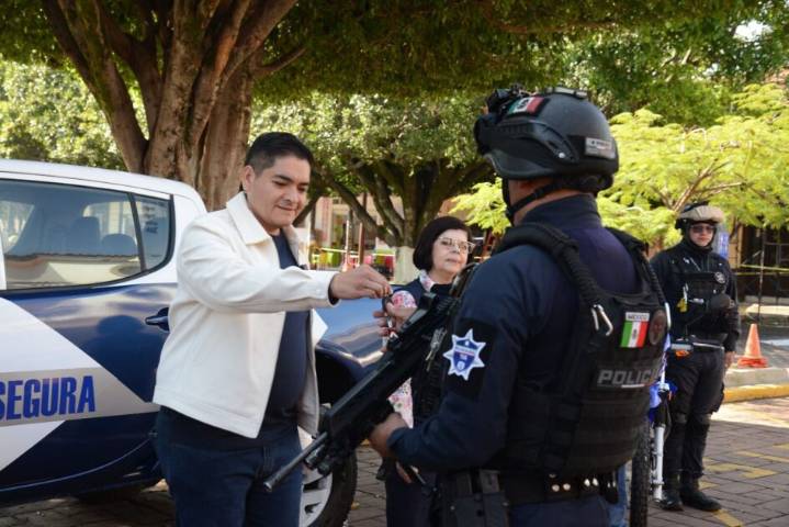 Arturo Hernández cumple compromiso con entrega de patrulla para Protección Forestal