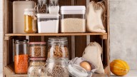 Organiza tu despensa para gastar menos: sistema FIFO y otros trucos de cocina inteligente