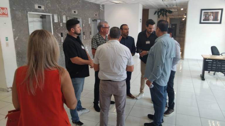 Productores de camarón piden apoyo al Comisionado Nacional de Pesca para fortalecerse