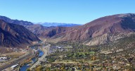 Town with mountaintop theme park and riverside hot spring a great place for fall