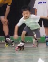 Video: Niños chinos sorprenden por sus habilidades al patinar
