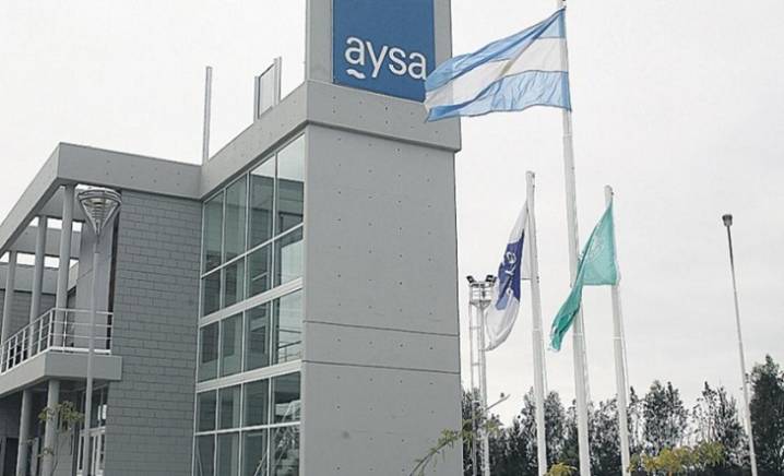 El Gobierno comenzó con la privatización de AySA: detalles y plazo de la operación