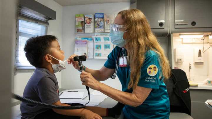 Mobile clinic offers free vaccinations to LA school children