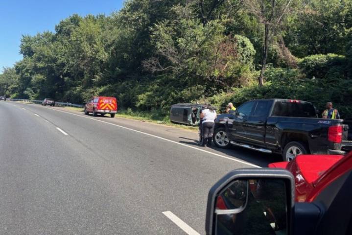 1 dead, 1 injured after rollover vehicle crash in Montgomery Co.