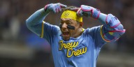 Contreras homers in 9th inning to give Brewers a 5