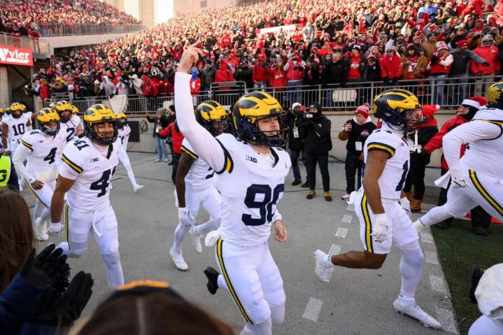 Michigan punter Hudson Hollenbeck honors late mom with cancer campaign