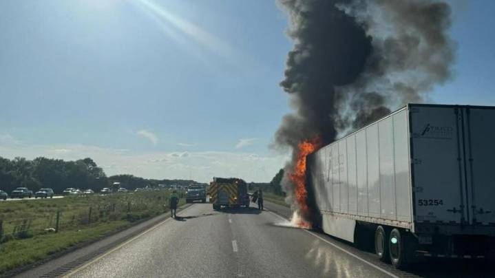 Left lane of eastbound I-20 reopens after 18-wheeler fire near Terrell, driver suffers face injuries in second crash
