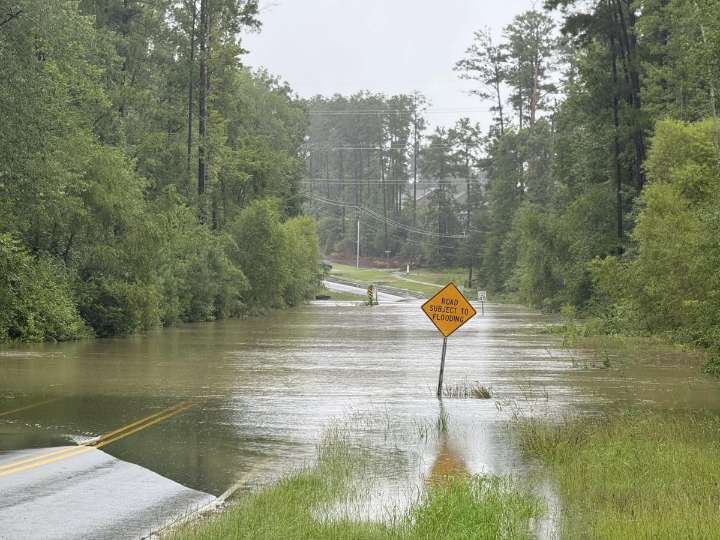 Lluvias dejan dos muertos e inundaciones en Carolina del Norte