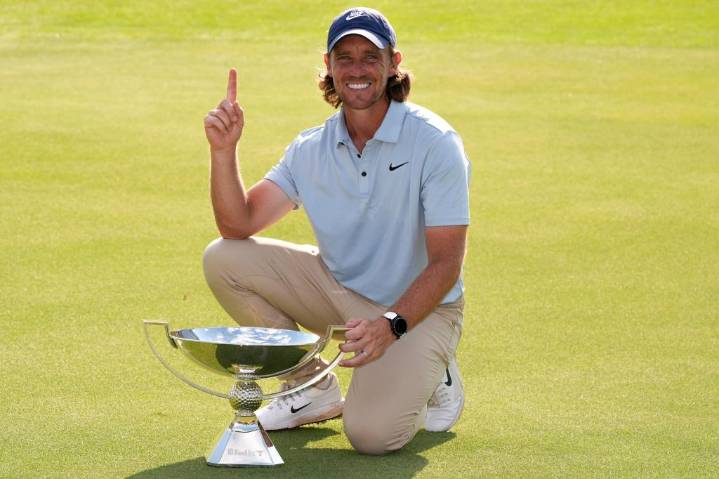 Tommy Fleetwood wins Tour Championship for first PGA Tour title and FedEx Cup