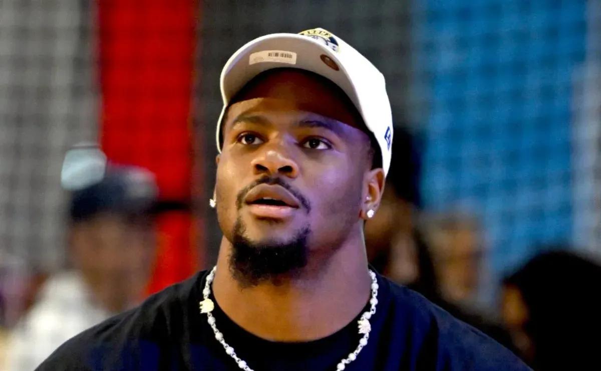 Micah Parsons’ agent throws Cowboys, Jerry Jones under the bus with surprising contract negotiation reveal