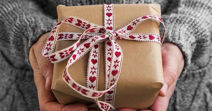 Financial pros share early holiday savings secrets