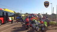 Nueve heridos en un fuerte choque frontal entre una furgoneta y un autobús del TIB en Porto Cristo