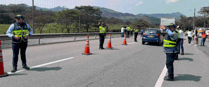 Campaña de seguridad vial en la vía al Llano busca generar conciencia en los conductores durante este puente festivo