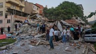 Terremoto de magnitud 6.1 sacude Turquía y provoca el derrumbe de una docena de edificios