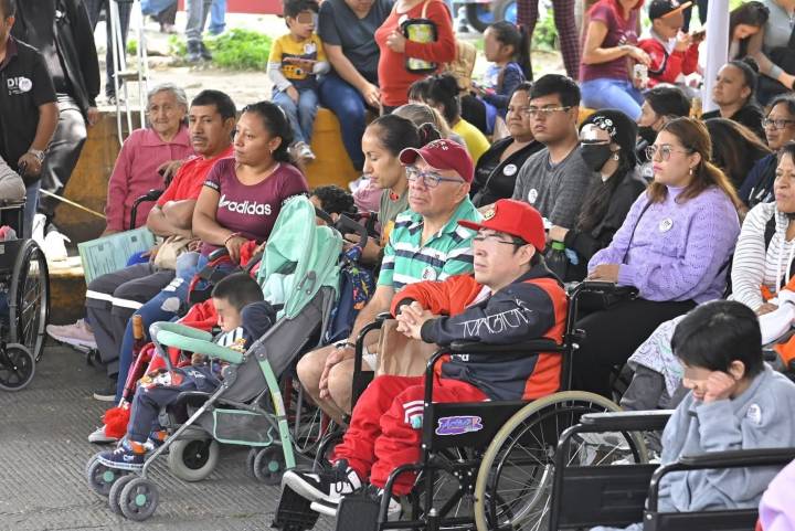 Tlalnepantla reconoce con becas a cuidadoras de adultos mayores y personas con discapacidad