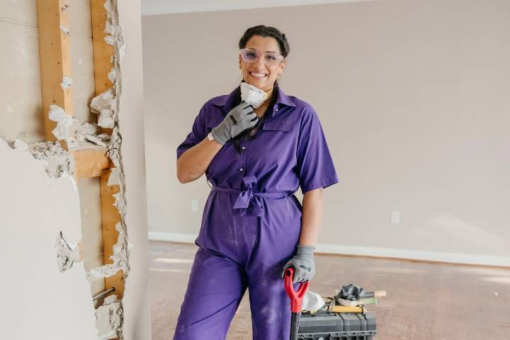Cheers to a home reno show that’s all about tiny budgets
