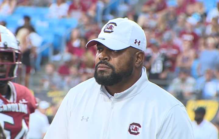 Gamecock D-line coach Travian Robertson hospitalized after car crash