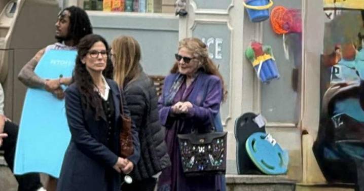Sandra Bullock spotted filming in South London suburb
