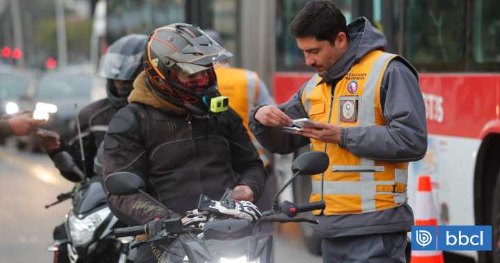 Restricción vehicular para este jueves 14 de agosto: revisa las patentes que no pueden transitar