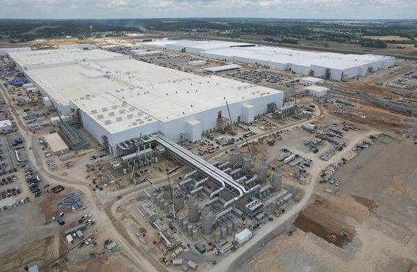 BlueOval SK battery plant in Hardin County begins production