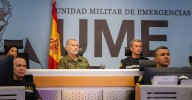 Felipe VI visita a la UME y expresa su orgullo por su labor en los incendios: "Están dándolo todo"
