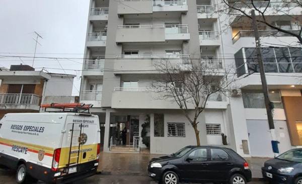 Se cayó un ascensor en un edificio del centro de La Plata: hay una mujer herida