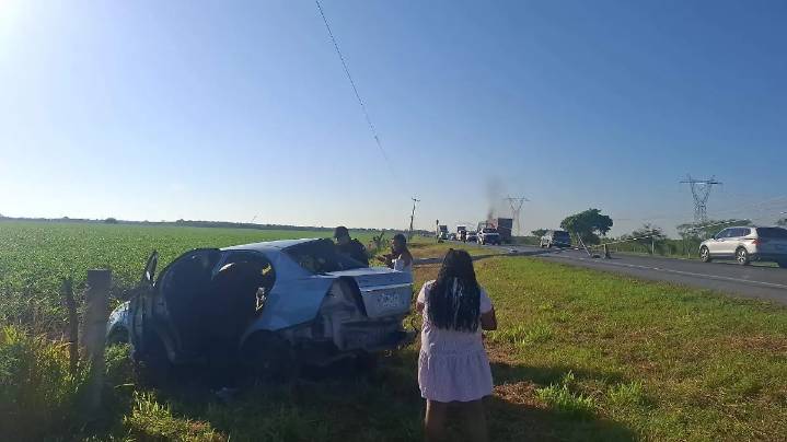 Accidente en González: cinco heridos tras volcadura y caída de poste eléctrico en carretera federal