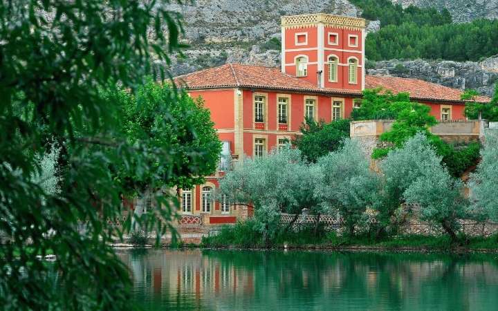 Un spa natural al aire libre en Aragón: "Es el lago termal más grande de Europa"