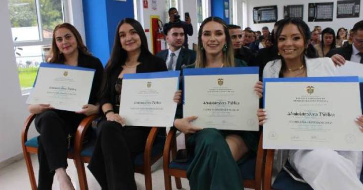 Los 49 lo consiguieron: son nuevos profesionales y especialistas con esta universidad en Caldas