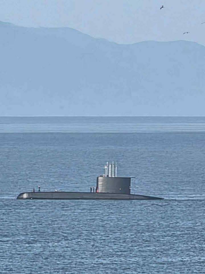 Puerto Vallarta: Submarino chileno sorprende a bañistas