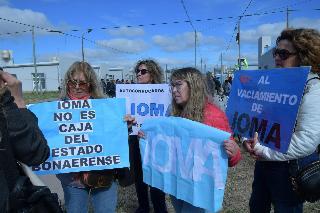 Autoconvocados por IOMA: Pidieron por Kicillof pero los escucho el ministro de Salud