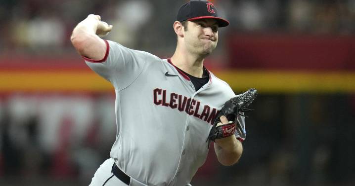 Guardians hold on in 9th to beat Diamondbacks