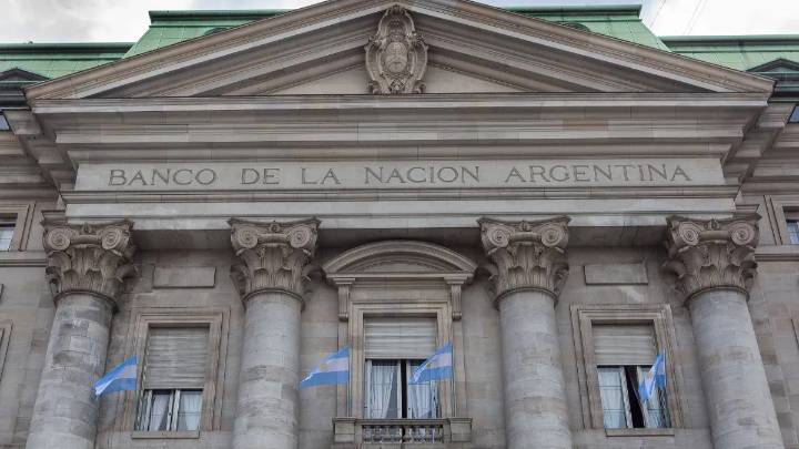 La tasa del plazo fijo trepó al 50% e inquieta al Gobierno: cuánto pagan los principales bancos por depósitos de $300 mil