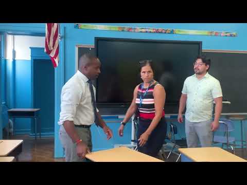 Third grade teacher gets help from the mayor and MPS superintendent setting up classroom