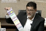 Magistrado exhibe acordeones en sesión del TEPJF: ‘Fue una operación predeterminada, no ciudadana’