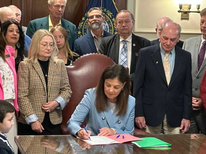 Ayotte Signs Bill Putting NH at Forefront of ‘Right to Try’ Medical Movement