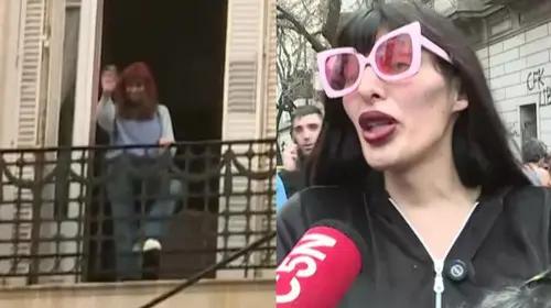 "La Cuerpo" organizó una caravana LGTBI a la casa de Cristina Kirchner y la expresidenta salió a saludar