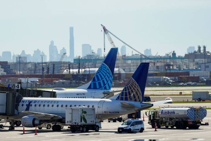 United Airlines halts flights at US airports amid technical issue