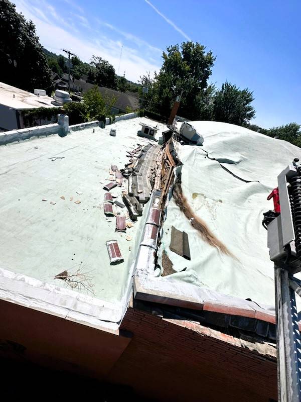 KCFD reports partial roof collapse near Independence, Brighton avenues