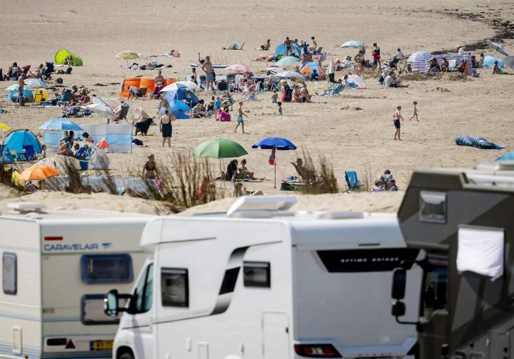Reciclar en verano: el reto de mantener los hábitos en chiringuitos y campings