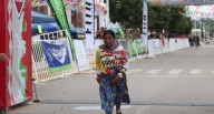 ¡Reconocen su hazaña! Triunfo de la corredora rarámuri Candelaria Rivas en ultramaratón de 63 km es noticia mundial: “Extraordinaria”