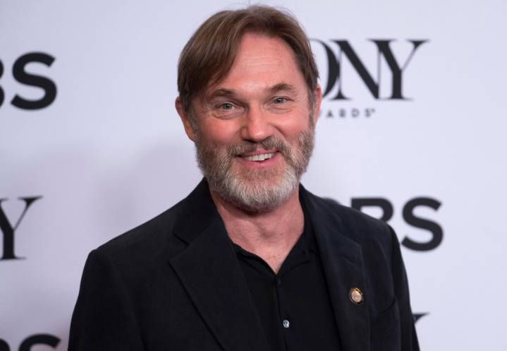 Richard Thomas dons wig and mustache to play icon Mark Twain in one