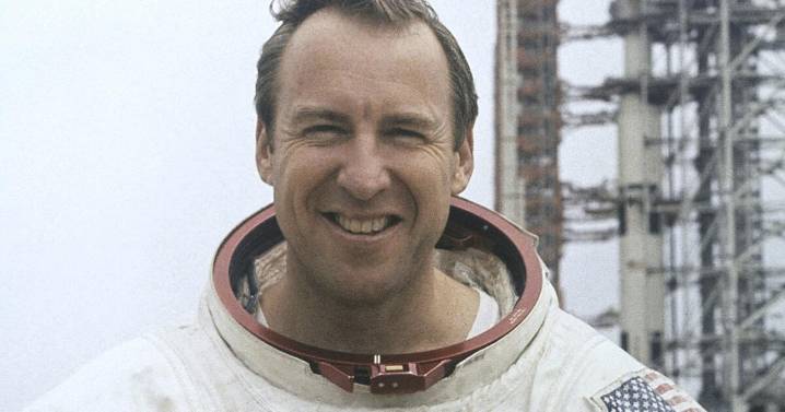 Apollo 13 moon mission leader James Lovell dies at 97