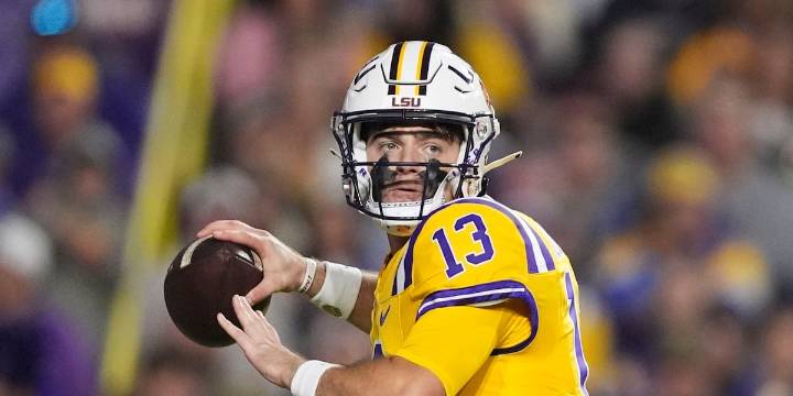 LSU opens at No. 9 in Coaches Poll