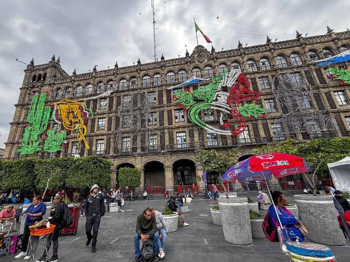Festejos de Independencia: Ponen color patrio al Zócalo