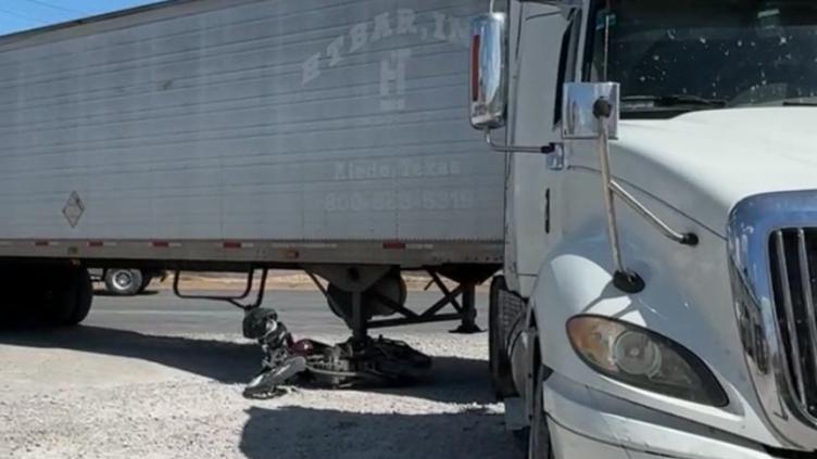 Tráiler arrolla a 'biker' y a su acompañante en la Panamericana
