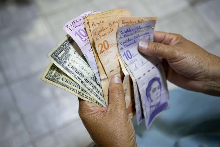 Dólar BCV cerró agosto con tendencia alcista ante un bolívar que pierde más terreno